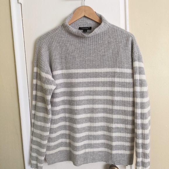 Ann Taylor sweater with cashmere - Picture 2 of 4